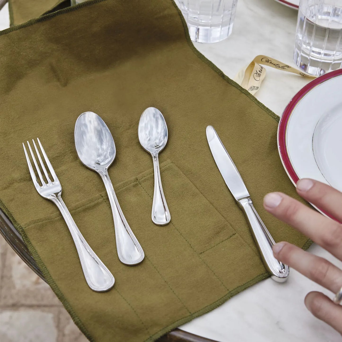 PERLES La Trousse 4-pc medium-sized Stainless Steel Individual Set